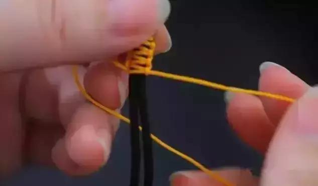 文玩手串串珠怎么打结,文玩手串水晶弹力绳子打结方法