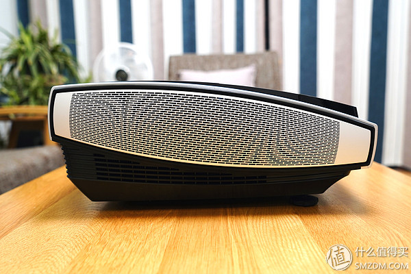 激光电视150寸坚果多少钱,坚果4k激光电视最新款