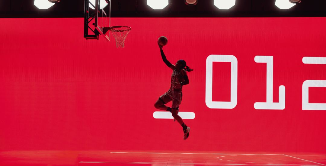 在这双“法日混血”的意产球鞋背后，我嗅到一丝危险气息