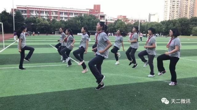 扬体育精神展青春风采课件,扬体育精神展青春风采班会