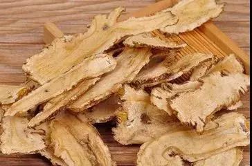 热水泡脚加点它3天逼出体内湿气,除湿热最好的泡脚方法一天泡几次