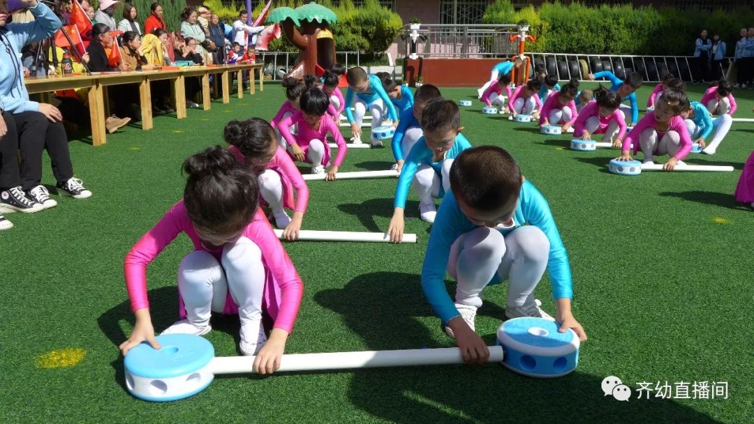 迎国庆健身操表演视频幼儿园,幼儿园大班器械操国庆串烧