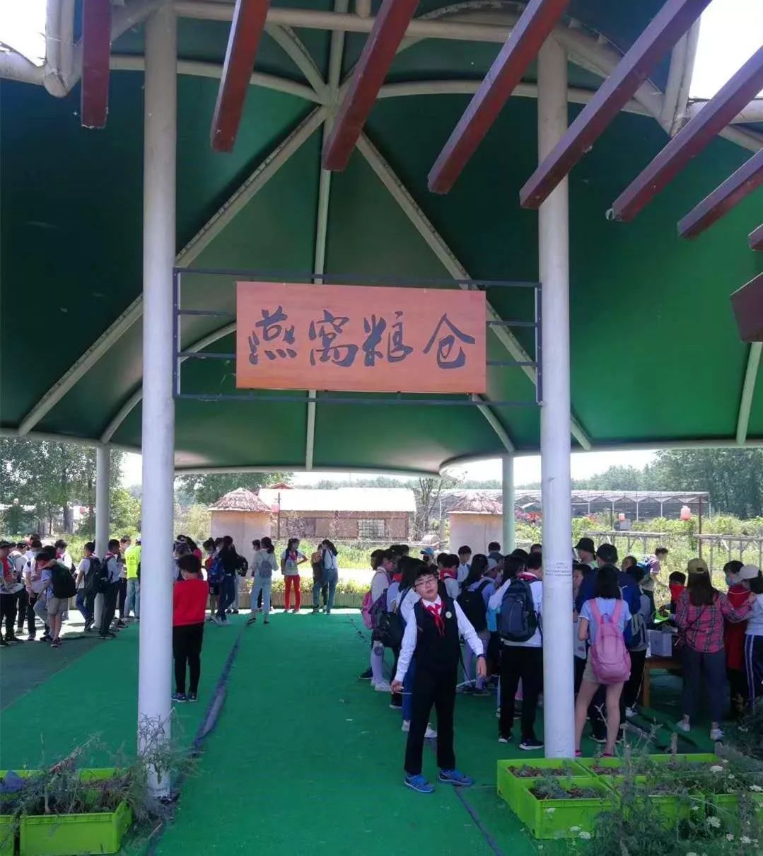 只有120亩的庄园，依靠营地教育，每年游客超十万，在股交所挂牌