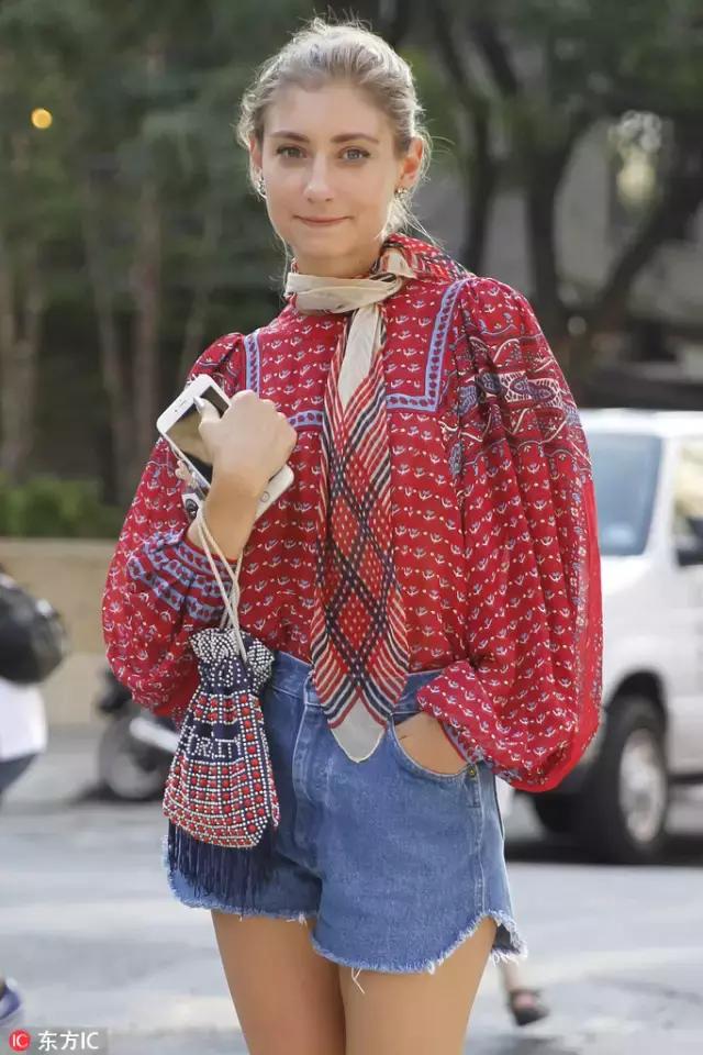 秋天丝巾防寒各种围法,时髦精都在学的几种系法丝巾教程