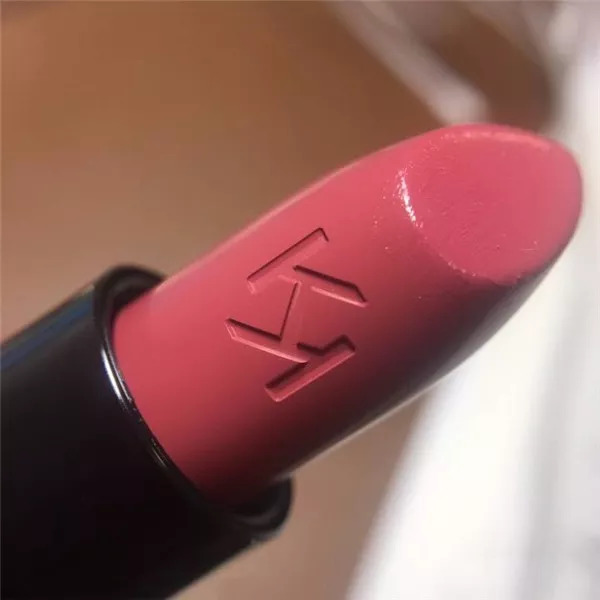 什么样的口红好看又持久,好看的口红颜色品牌