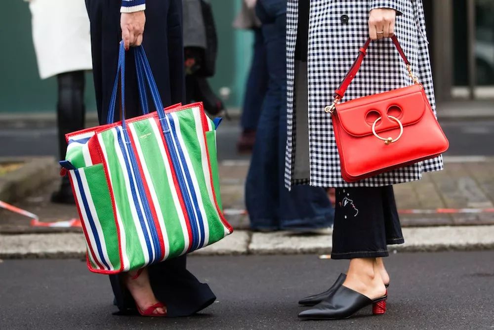 能不能送女朋友吊坠,能不能送女朋友耳环