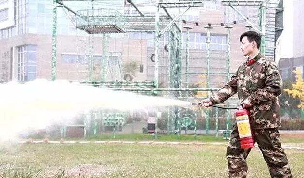 高层电表箱起火后果严重吗,电表箱起火怎么灭火