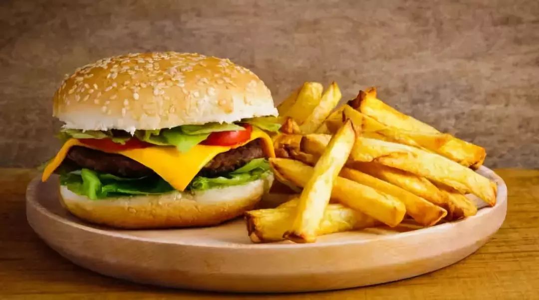 带孩子去外面吃饭应该坐哪里,带孩子外面吃饭怎么样才不玩手机