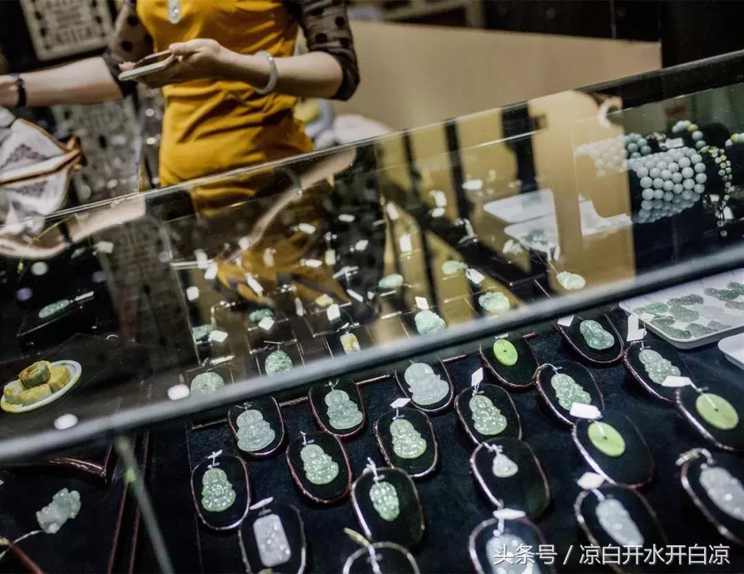 出门旅游请小心严防这些骗人把戏,警方提示出门旅游注意个人物品