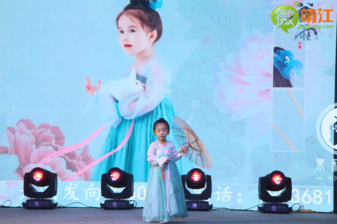 微靖江：这里发生了什么？竟引来近千名靖江人围观！还各种拍照