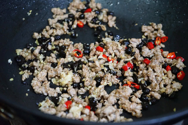 茄子怎么不油腻好吃,茄子如何处理少油