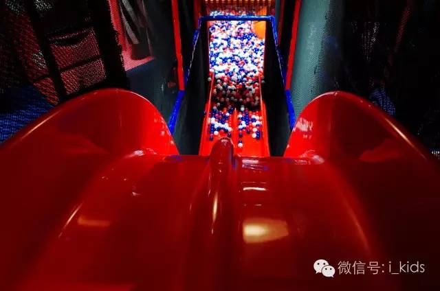 西峡谷公园网红滑梯,网红景点彩虹滑梯和现实对比