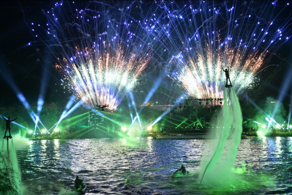 国庆节水下演出,2020红河水乡国庆水舞秀