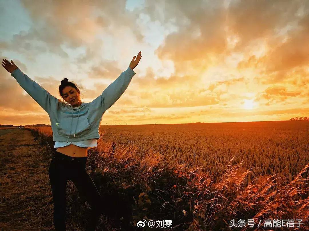 拍照pose技巧和方法,女生拍照剪刀手pose