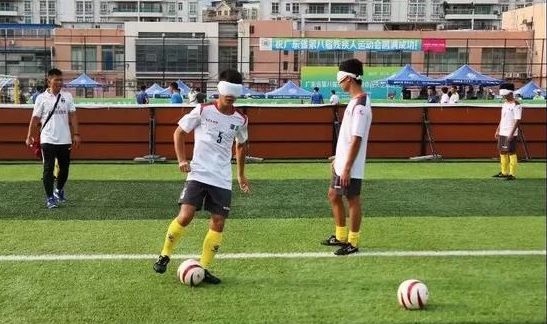 绿茵场上的别样风采——盲人足球队队员梁仲志的故事