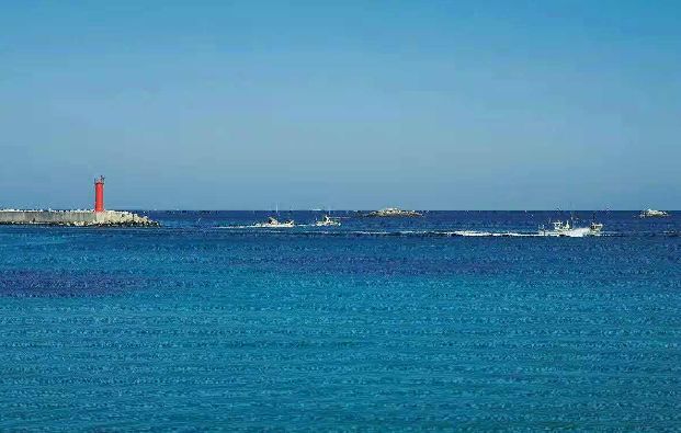 原创诗词—九霄能把天门扣,万里长观旭日红