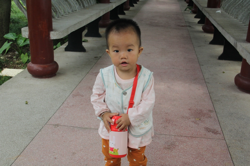 儿童喝水杯子带吸管智能保温,会说话的保温杯儿童