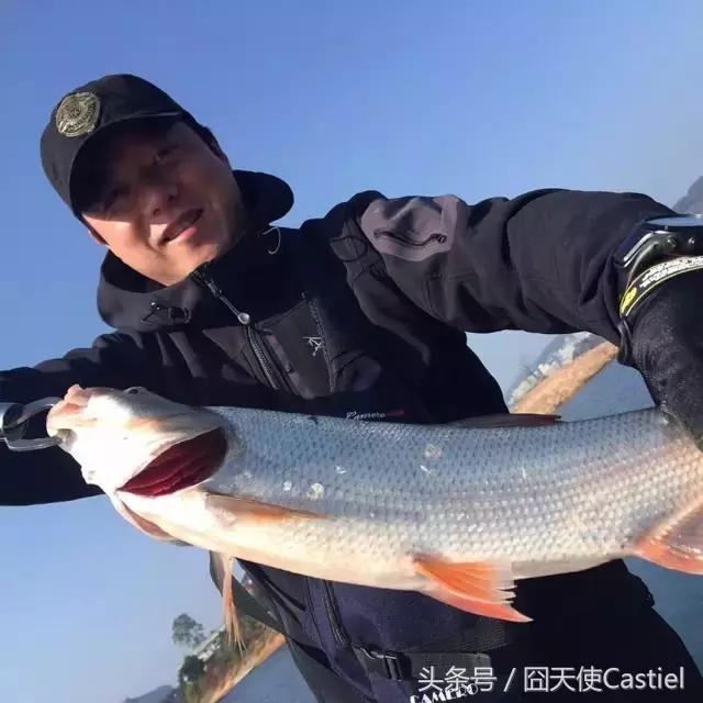 一位大叔改造农村自建房,40多岁大叔改造海景房