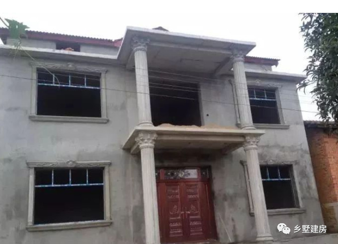 小伙回农村改造老屋子用了50万元,小伙回农村建房子