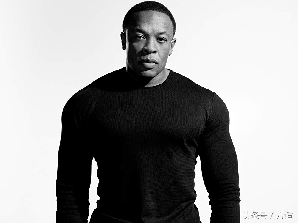 他是Eminem的伯乐、西海岸说唱传奇、苹果收购过的最大品牌缔造者