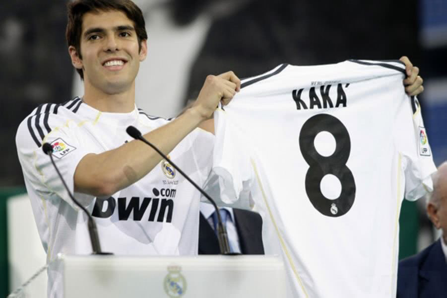 卡卡和皮尔洛哪个前腰厉害,足坛十大前腰卡卡