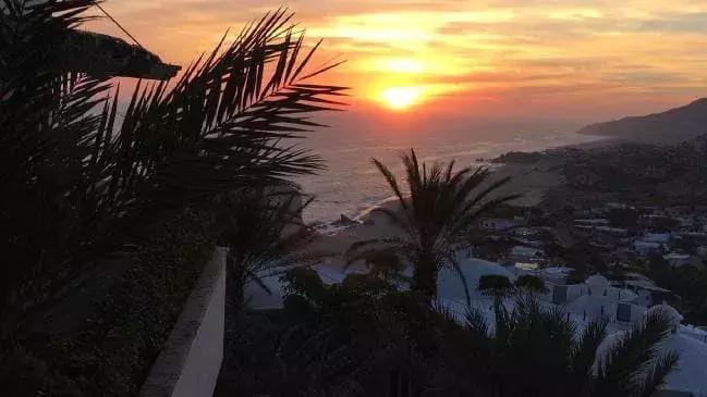 一个保姆游20多个国家，住七星酒店，吃米其林餐厅还拿年薪60万！