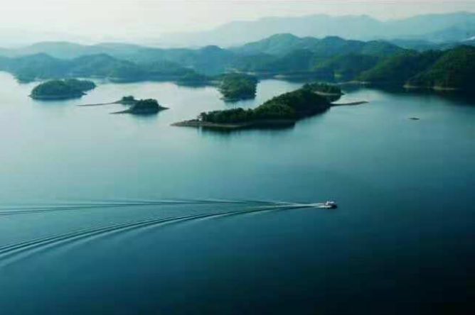 原创诗词—波澜壮阔扬帆起辟地开天旭日升