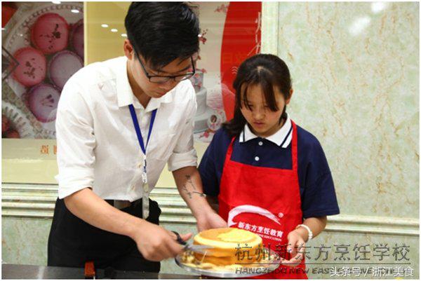 学烘焙自己开甜品店,学西点烘焙自己开店