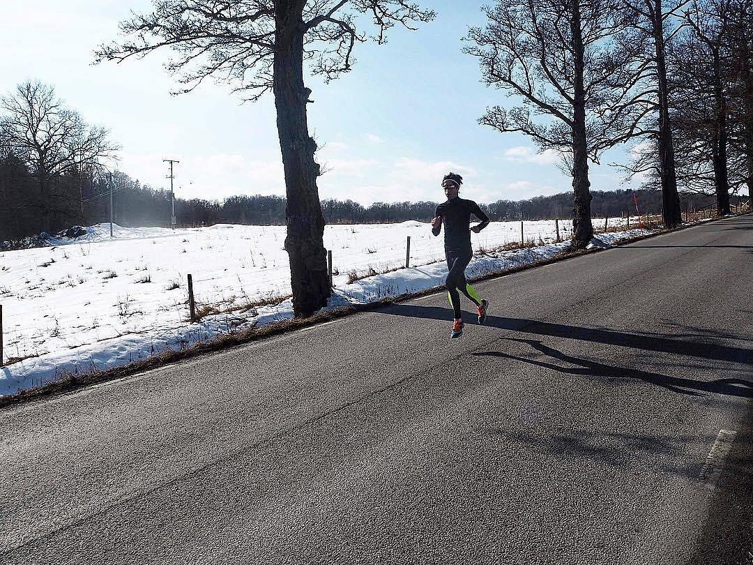 800米怎么跑才能拿第一还不累,800米跑起来难还是1千米跑起来难