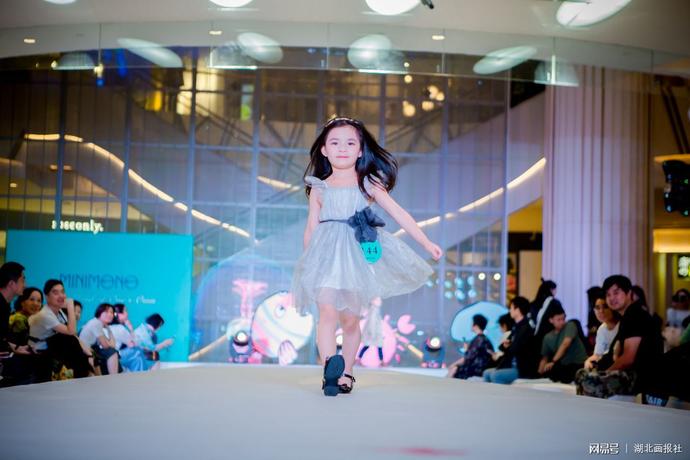 minimija中国国际时装周,2020国际时装周童模