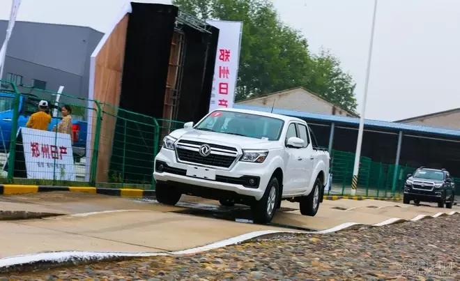 郑州日产2020款锐骐6厢式皮卡,2019郑州日产锐骐62.4柴油四驱