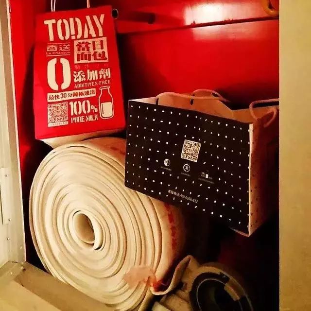 快递到了没人配送,快递没时间接让快递员放在哪里