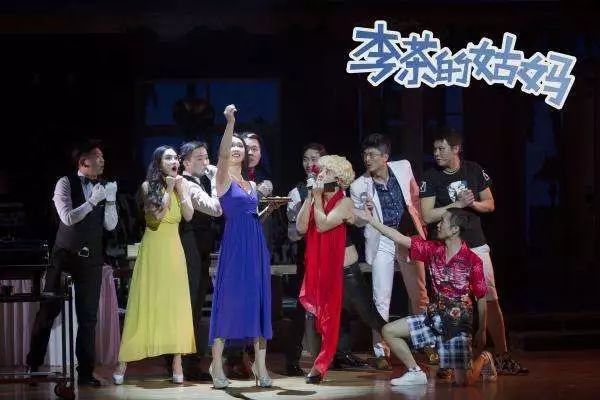 李茶的姑妈男一号,李茶的姑妈男扮女装违法吗