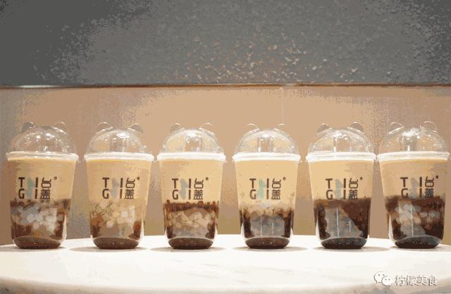 小混混来店里吃饭吃出头发,小混混来饭店吃饭找茬