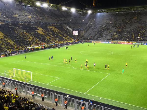 威斯特伦法球场魔鬼看台,魔鬼主场看球