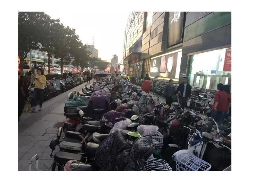 藏在小县城的大生意,欲成霸业必先与泥土为伴