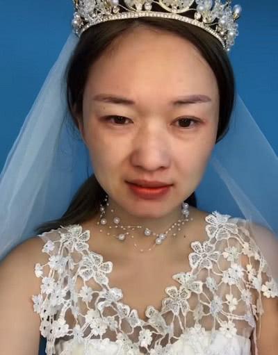 美女穿婚纱直播卸妆，先从脸上撕下一层皮，瞬间老了20岁