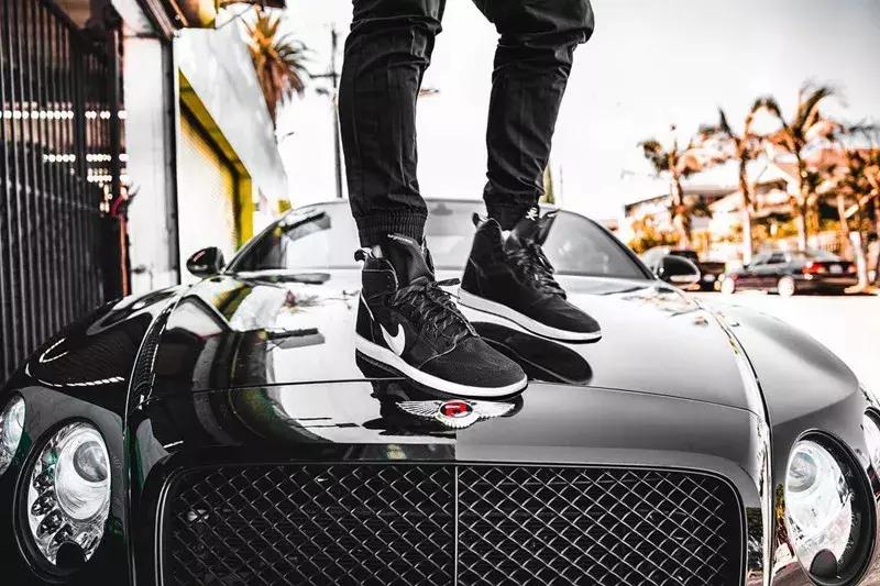 不止十万美金的镶钻球鞋!出自他手的球鞋,最便宜也要一千美金!