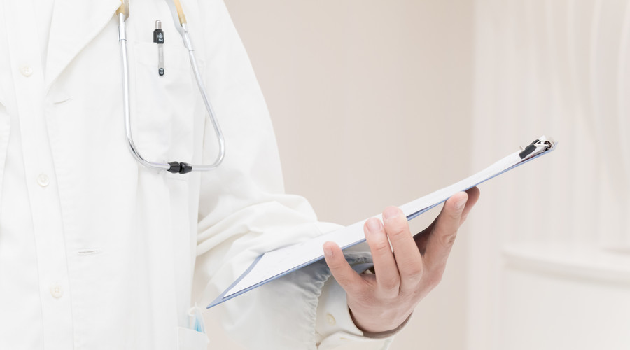 脸上的老年斑怎样治愈,脸上的老年斑用什么办法治疗