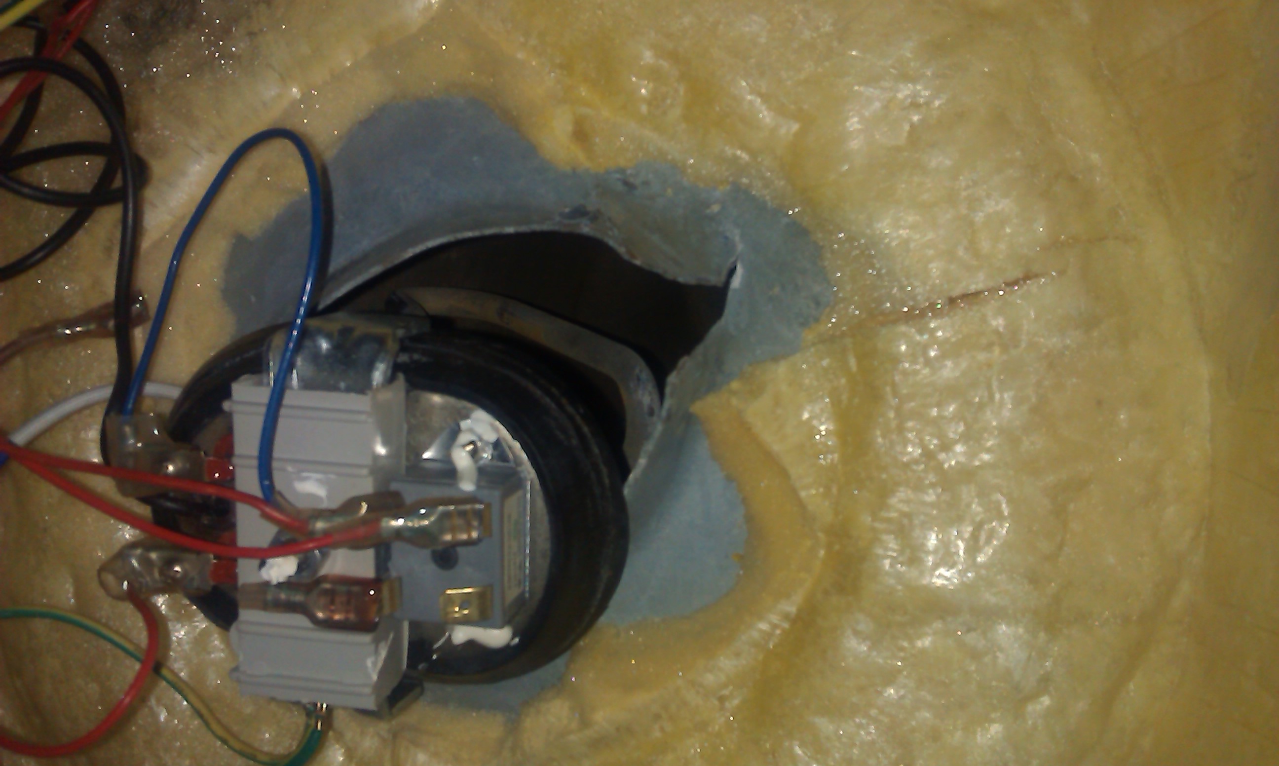 热水器内胆漏水还能用吗危险吗,热水器内胆漏水可以焊接吗