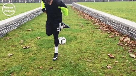 足球教学起球过人技巧,足球技巧平地起球