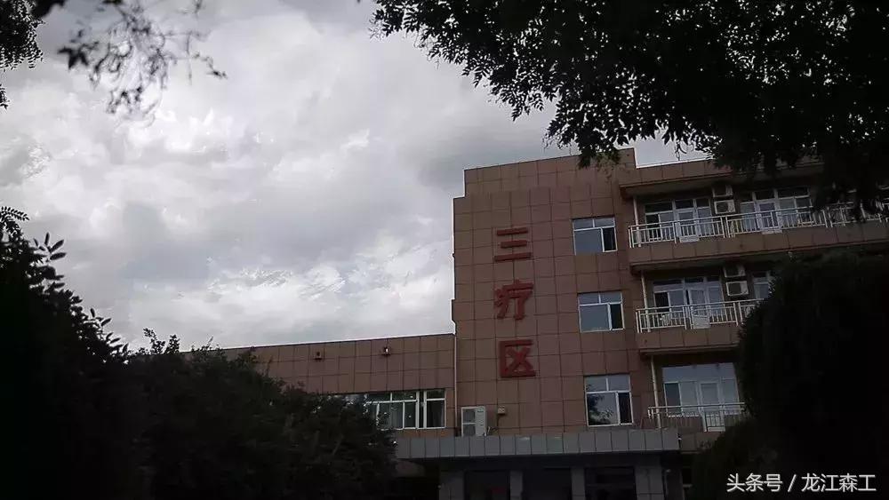 吃海鲜看沙滩,吃海鲜看泳池