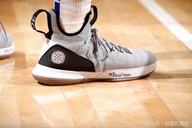 月球漫步者致敬迈克尔-杰克逊！10月9日NBA球鞋赏析