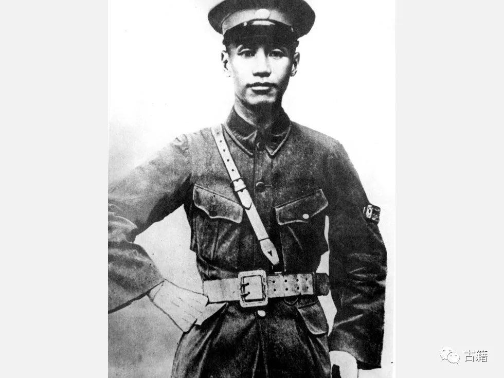 黄埔军校第一期毕业照修复版,罕见黄埔军校毕业证满满的历史感