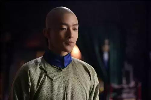 被称为“校草”的他，生活中很“皮”，《如懿传》中却完全相反？