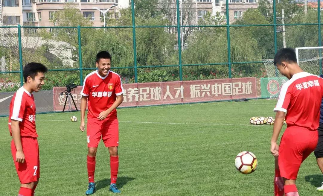 日本教练讲足球的视频,日本教练说李铁