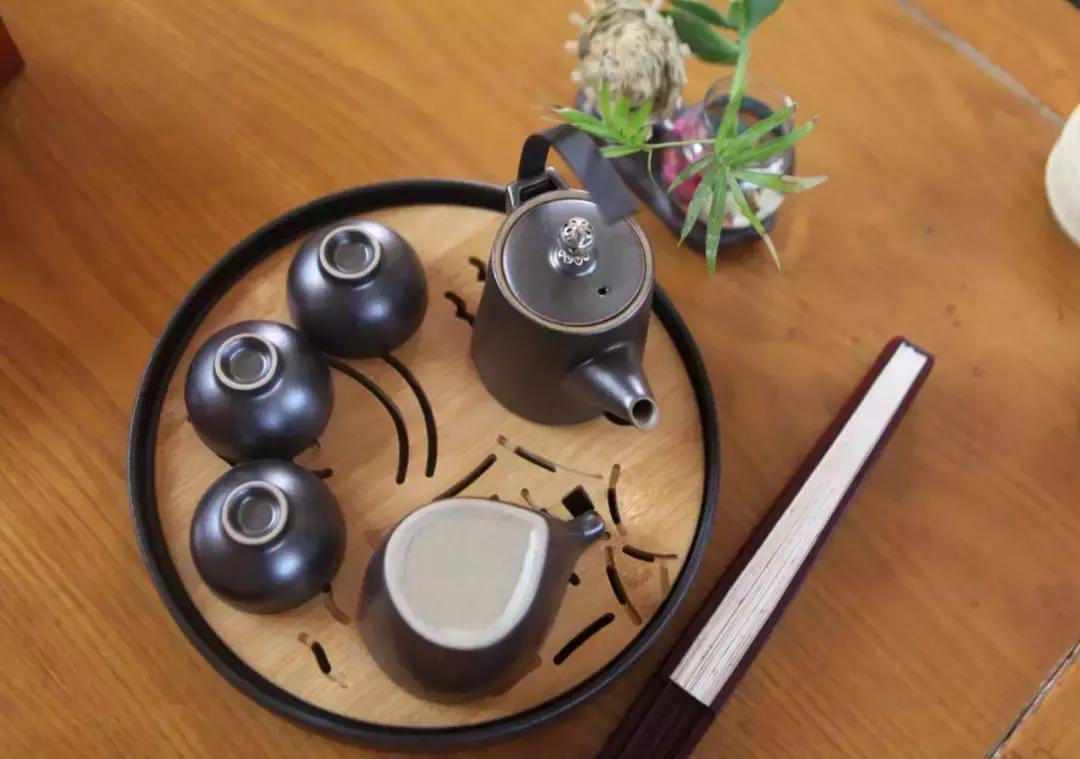 听说福地楼观开了一家茶馆，喝茶赏美景两不误