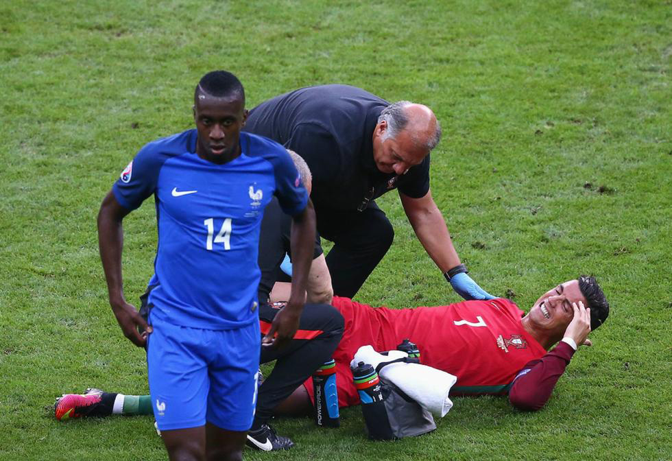 聊聊足球场的肮脏动作，内马尔太揪心，C罗不是不报时候未到