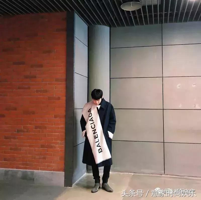 采访别人一身衣服多少钱,采访男生一身穿搭几十万