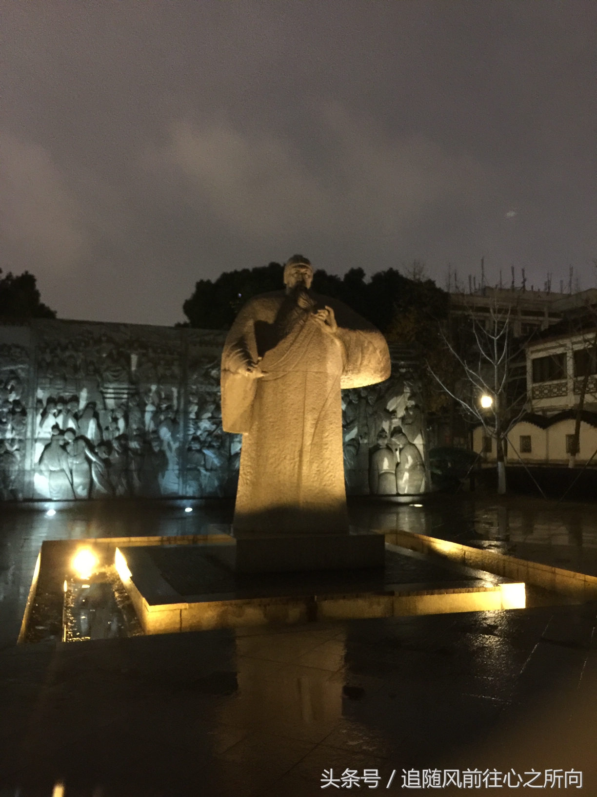 跟团旅游有什么好处和坏处英文,跟团旅游的好坏处